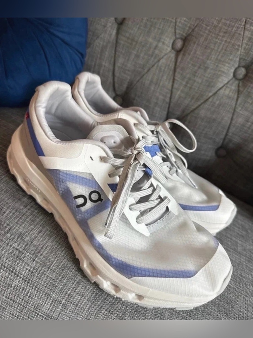 On Running Cloudvista Light White & Blue Sneakers men’s 8/41 like new!